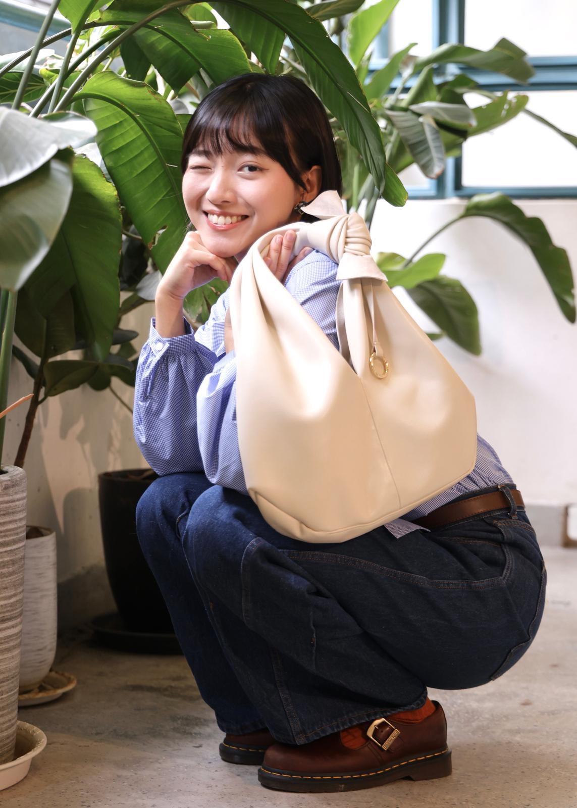 Boey 軟皮手挽/上肩袋 奶白 2天預訂製作